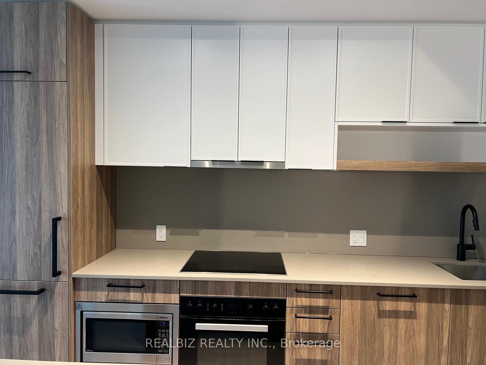91 Montclair Avenue • #823 • Toronto, ON photo 4