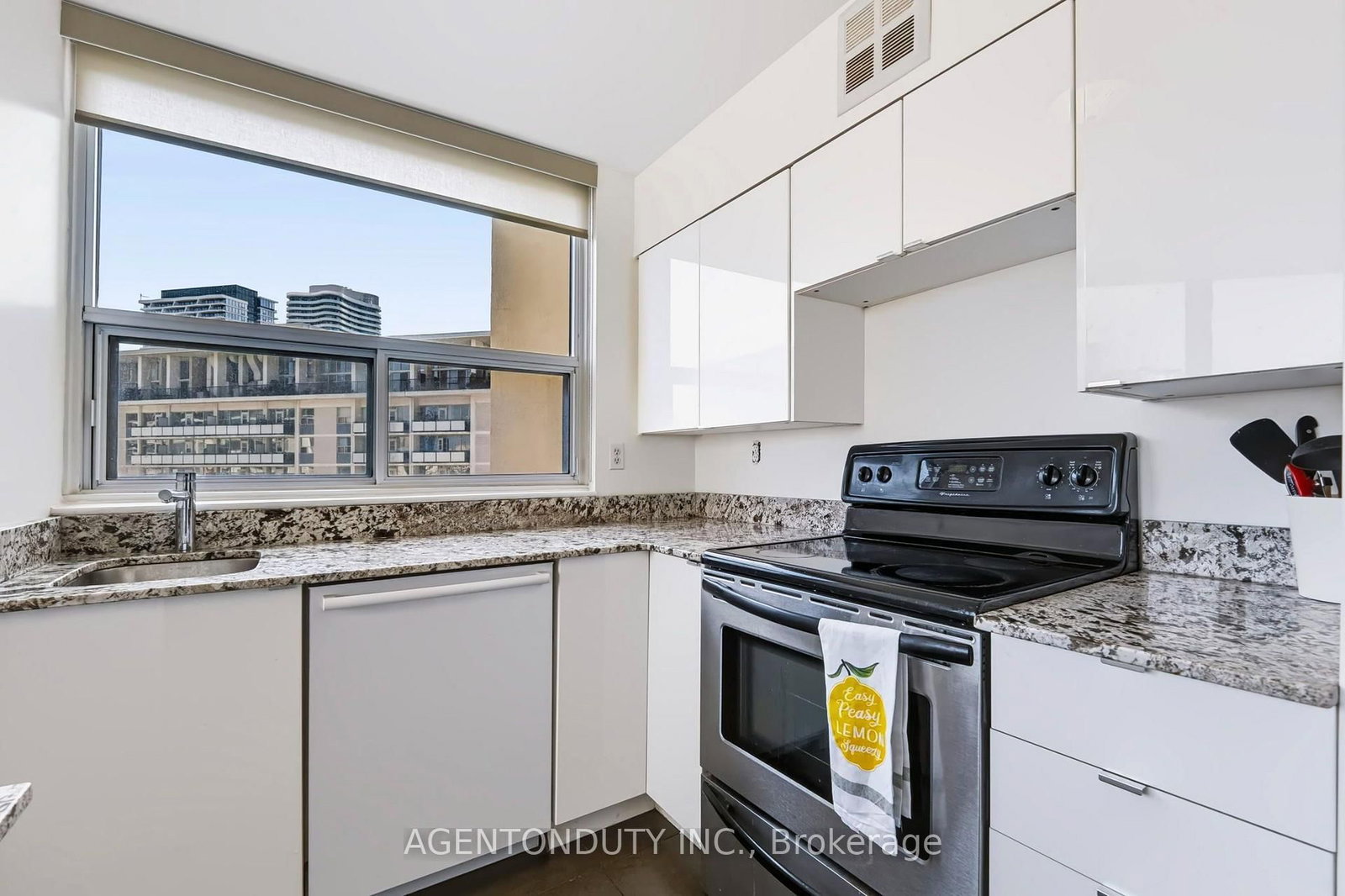 25 Maitland Street • #1602 • Toronto, ON photo 14