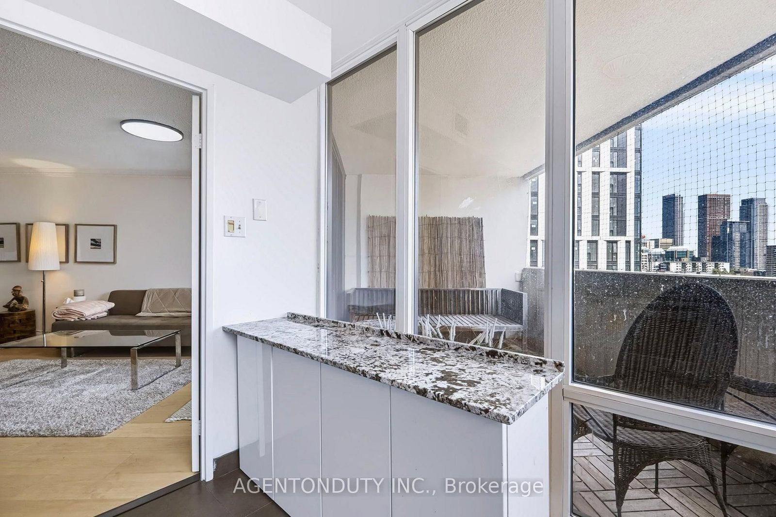 25 Maitland Street • #1602 • Toronto, ON photo 15