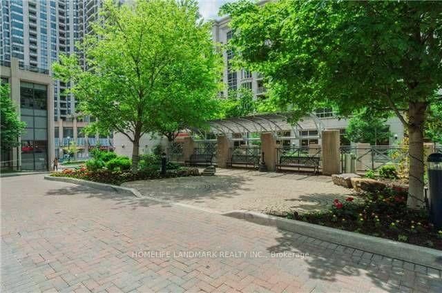 811 - 10 Northtown Way
