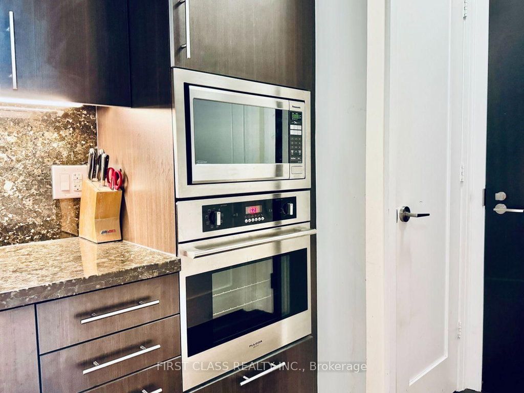 906 - 2 Anndale Drive 4