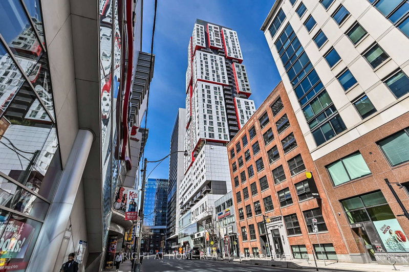 3506 - 318 Richmond Street W