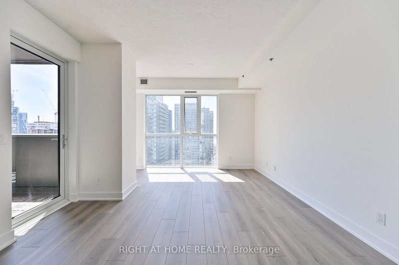 3506 - 318 Richmond Street W