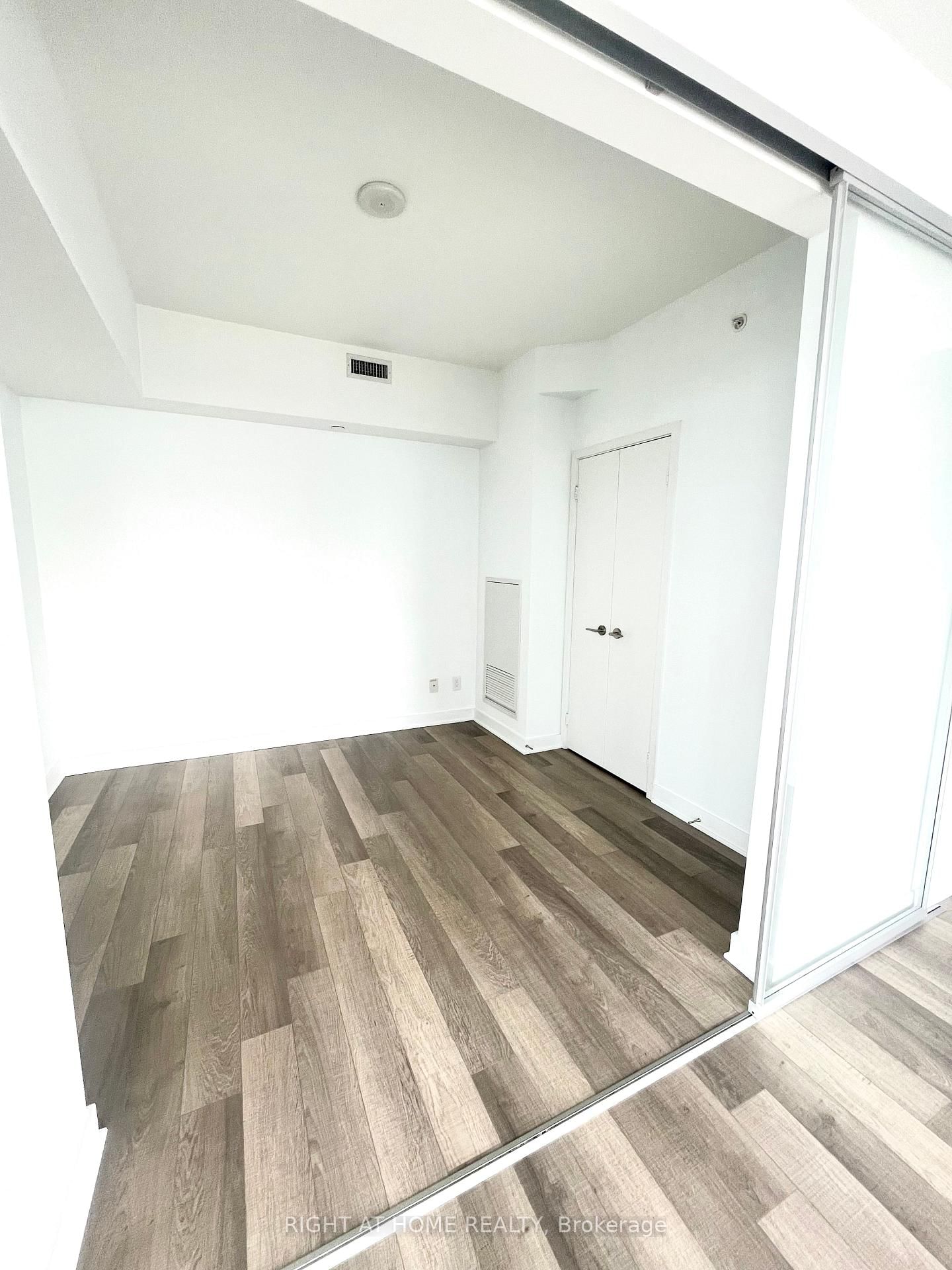 Condo for lease at 3904-290 Adelaide Street, Toronto, Ontario, M5V 1P6 - Waterfront Communities C1 - MLS: C13712512