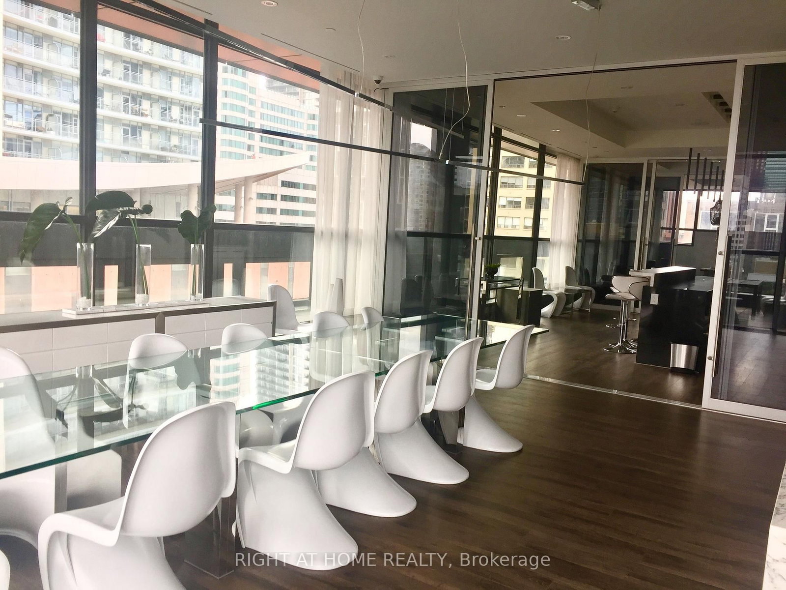 Condo for lease at 3904-290 Adelaide Street, Toronto, Ontario, M5V 1P6 - Waterfront Communities C1 - MLS: C13712512
