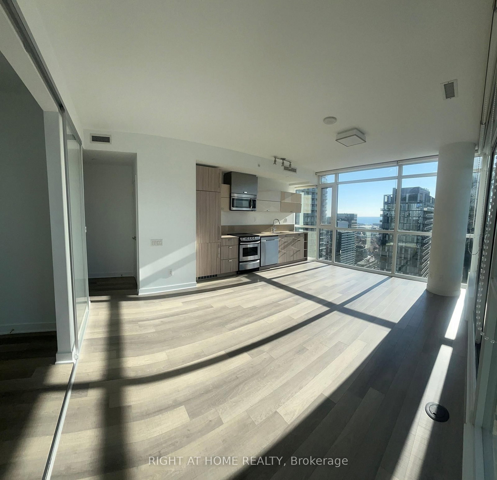 Condo for lease at 3904-290 Adelaide Street, Toronto, Ontario, M5V 1P6 - Waterfront Communities C1 - MLS: C13712512
