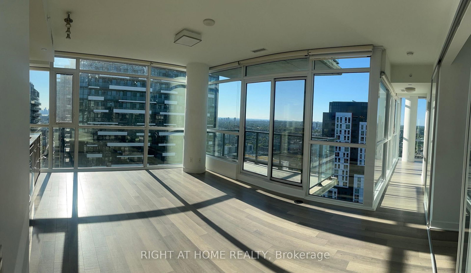 Condo for lease at 3904-290 Adelaide Street, Toronto, Ontario, M5V 1P6 - Waterfront Communities C1 - MLS: C13712512