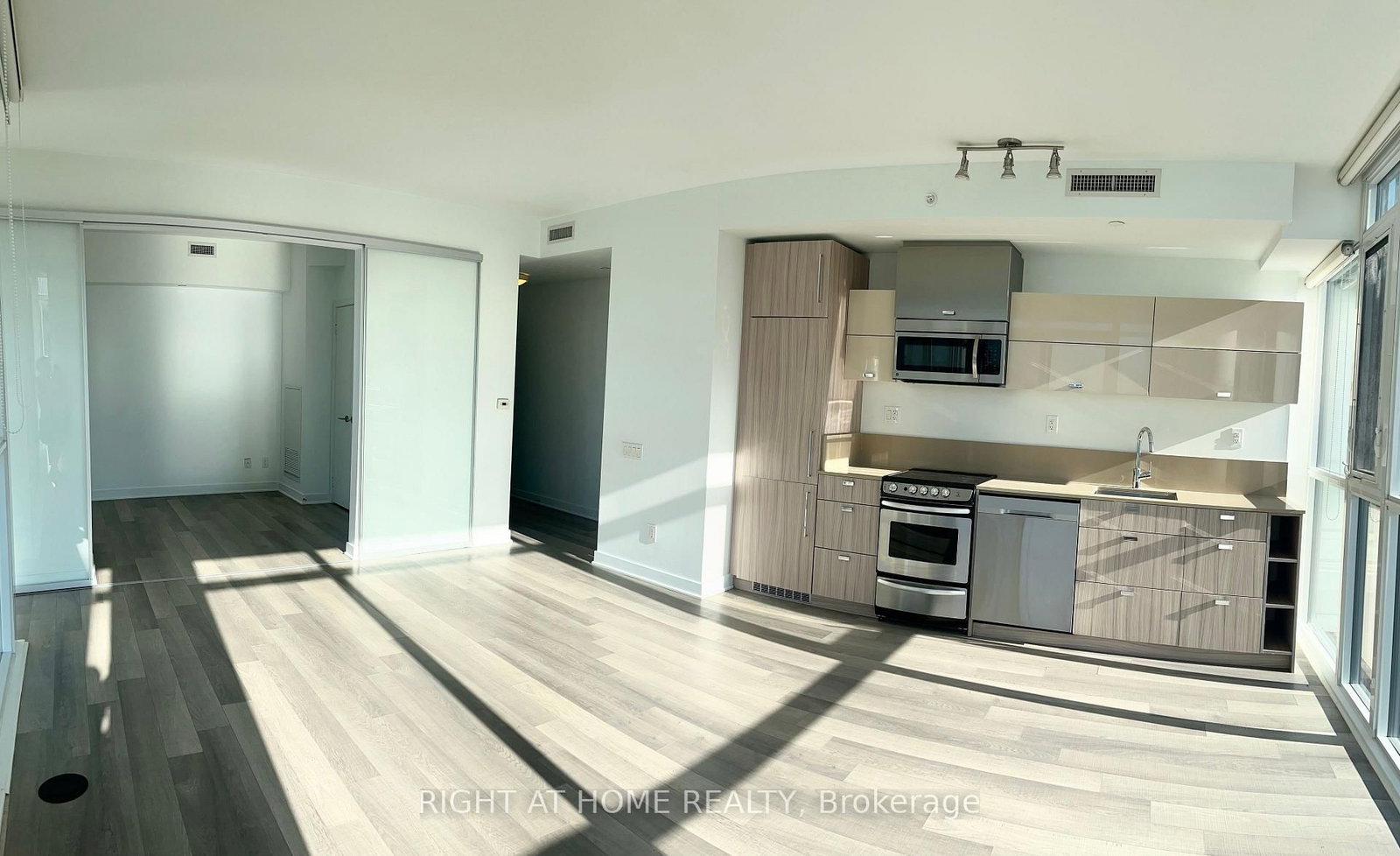 Condo for lease at 3904-290 Adelaide Street, Toronto, Ontario, M5V 1P6 - Waterfront Communities C1 - MLS: C13712512