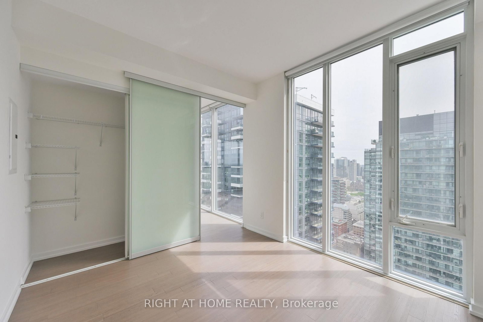 Condo for lease at 3903-101 Peter Street, Toronto, Ontario, M5V 2G9 - Waterfront Communities C1 - MLS: C13712528