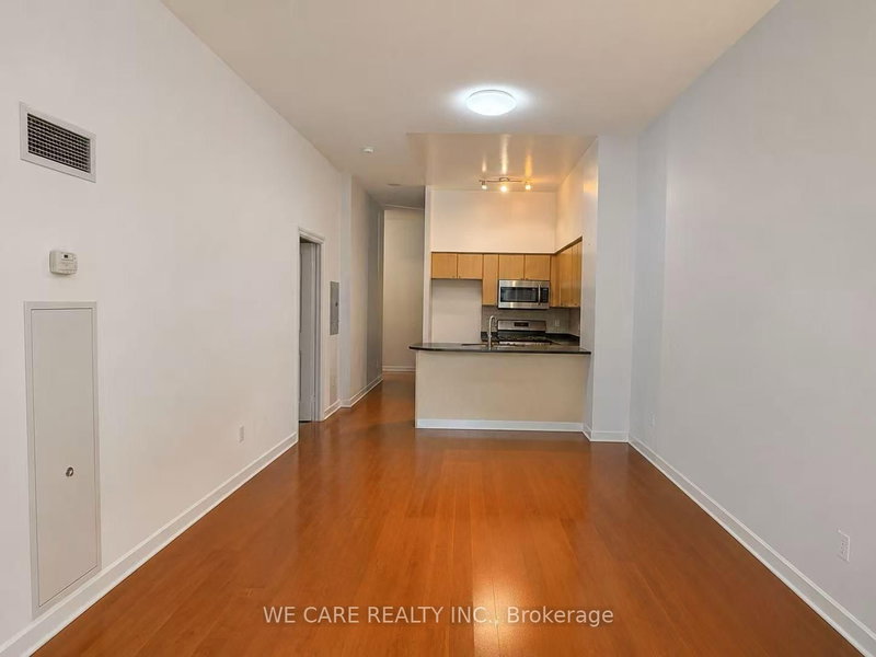211 - 763 Bay Street