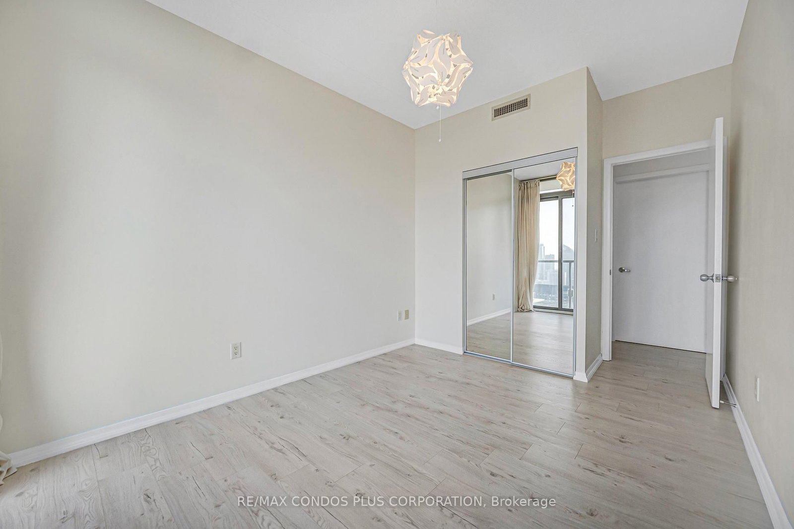 38 Grenville Street • #4404 • Toronto, ON photo 29
