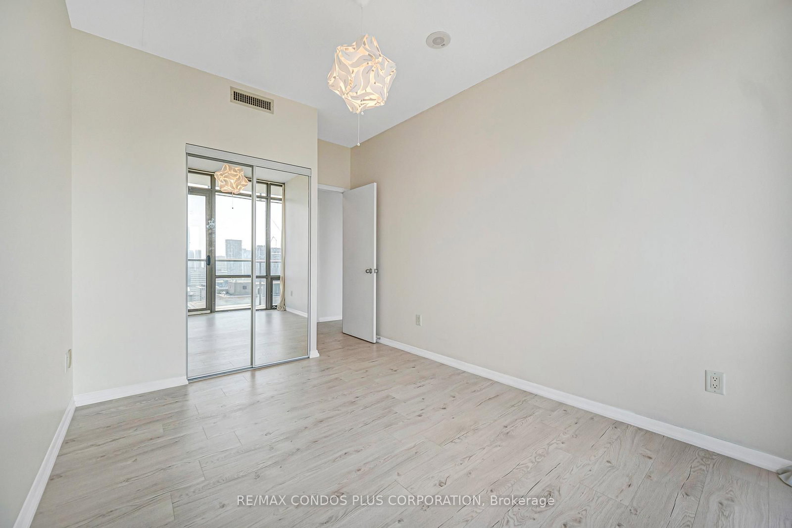 38 Grenville Street • #4404 • Toronto, ON photo 30