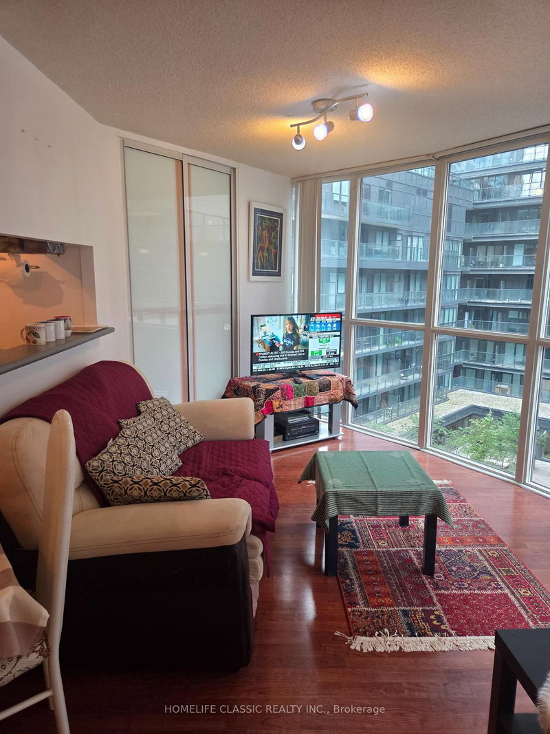 704 - 24 Wellesley Street W