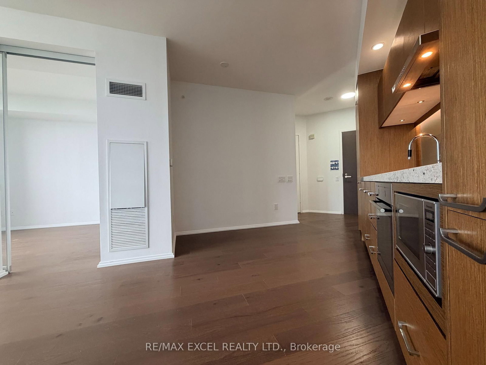 45 Charles Street E • #4606 • Toronto, ON photo 19