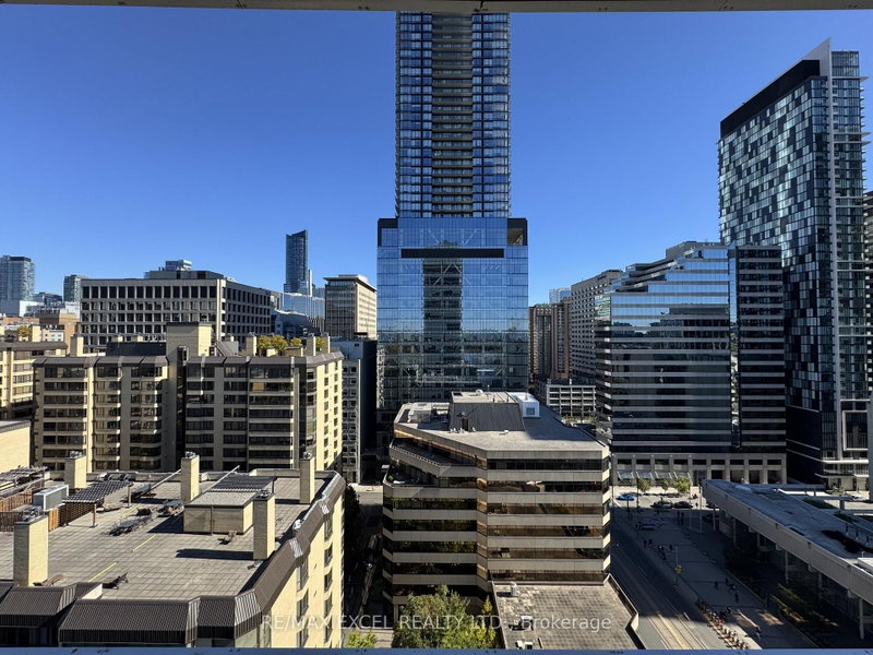 1504 - 280 Dundas Street W