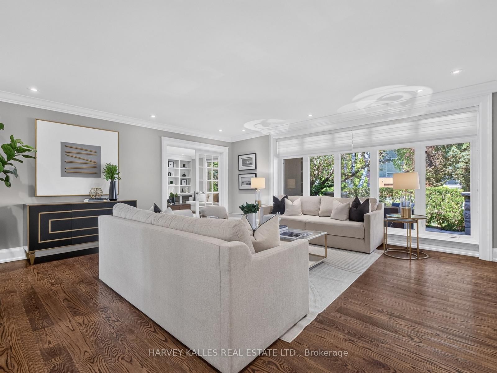 107 Stratford Crescent • Toronto, ON photo 8