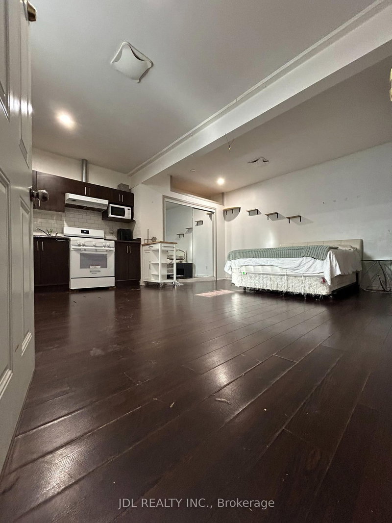 Studio - 128 Denison Ave Avenue