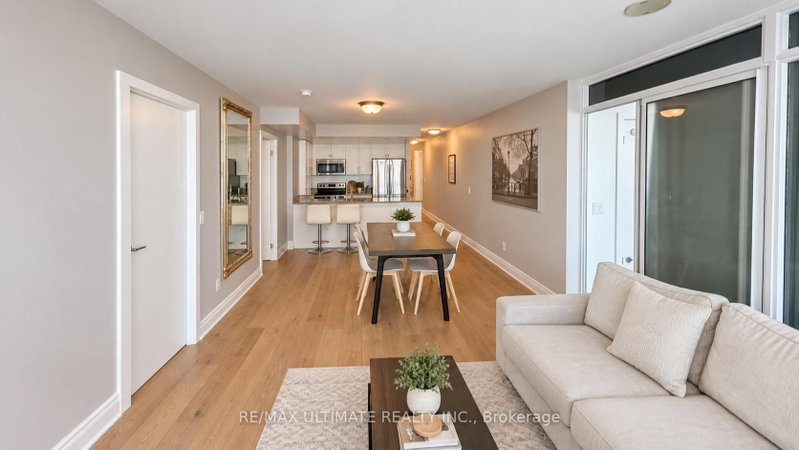 912 - 208 Queens Quay W