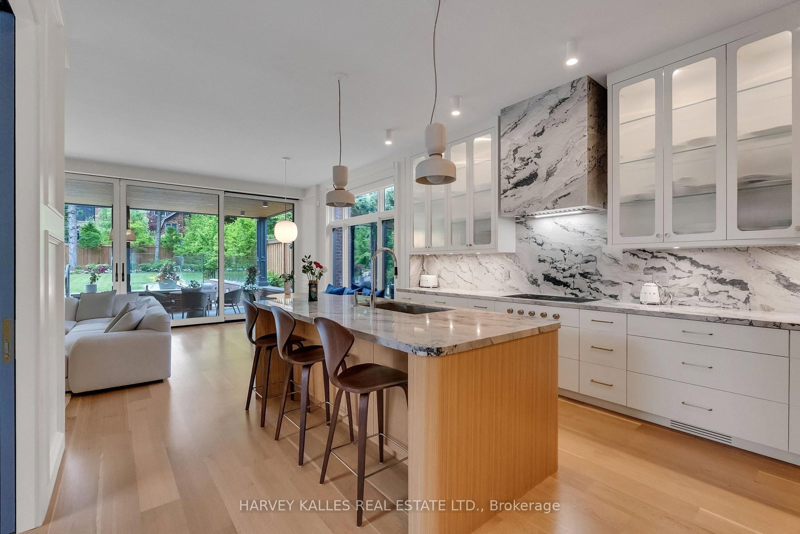 82 Sherwood Avenue • Toronto, ON photo 15