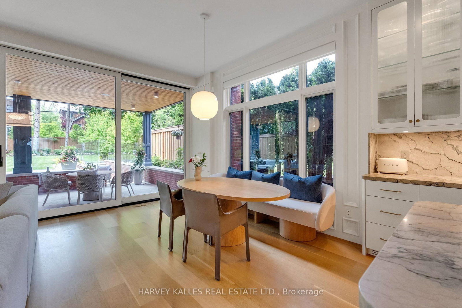 82 Sherwood Avenue • Toronto, ON photo 16