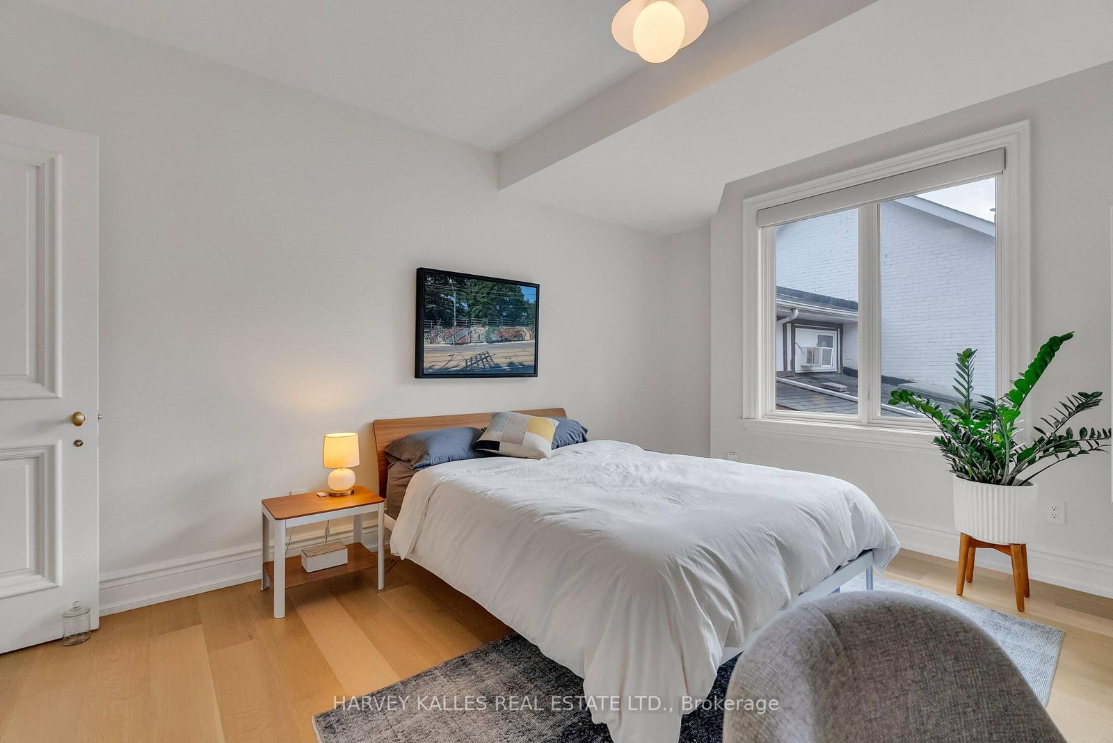82 Sherwood Avenue • Toronto, ON photo 36