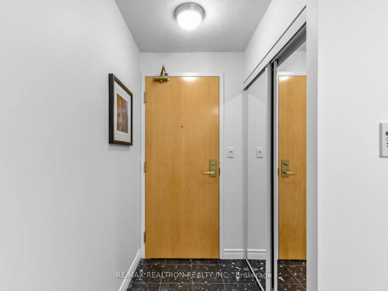510 - 43 Eglinton Avenue E