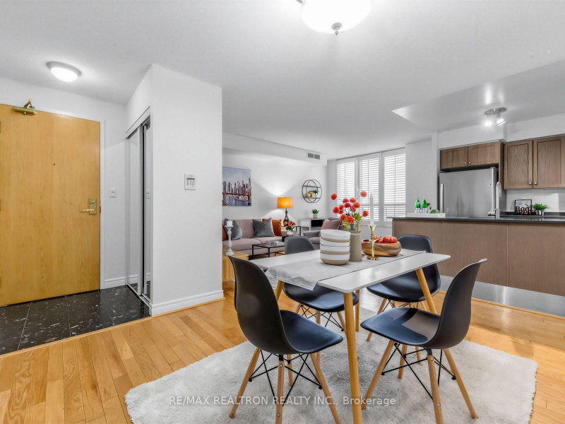43 Eglinton Ave E photo 4