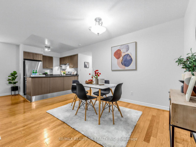 43 Eglinton Ave E photo 5