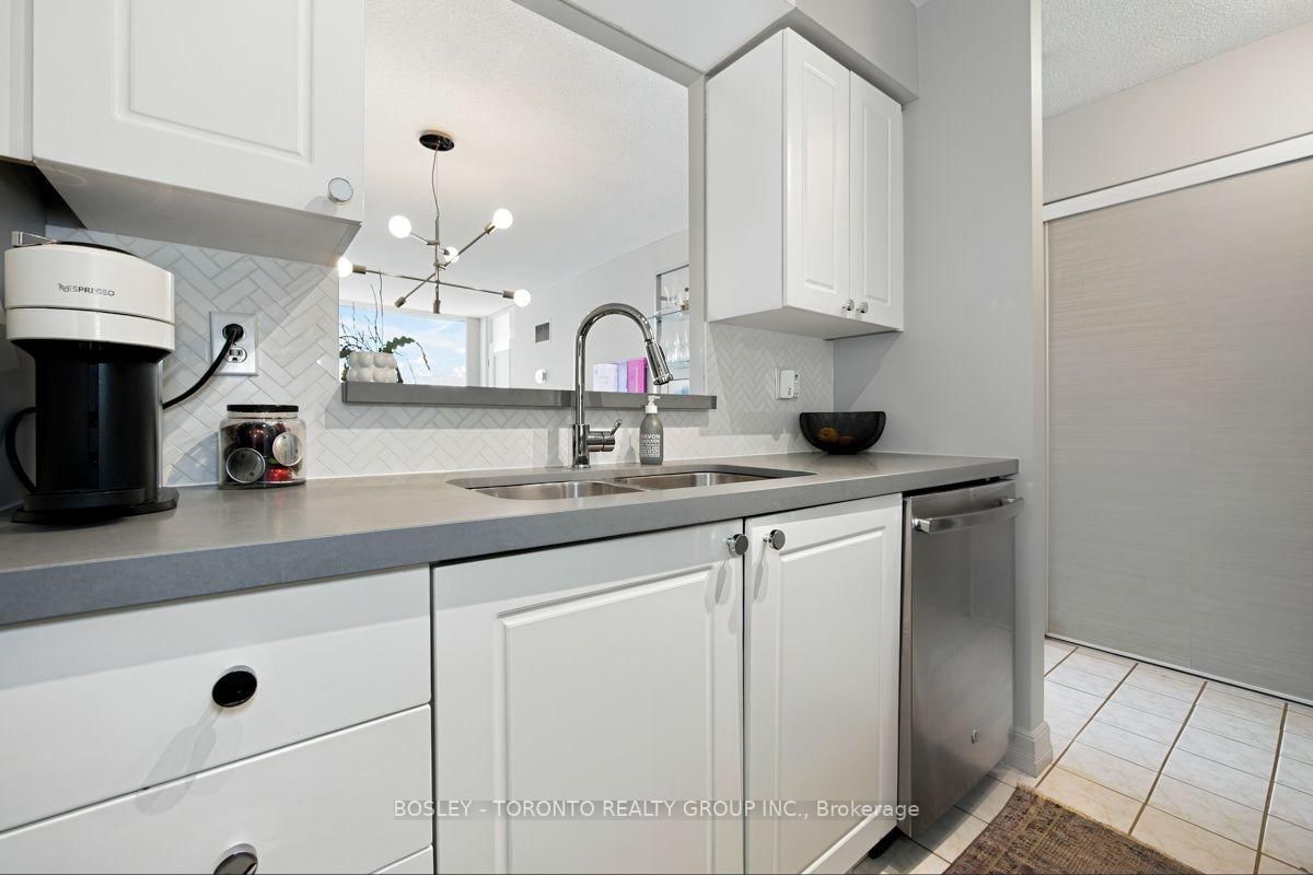5 Rosehill Avenue • #808 • Toronto, ON photo 17