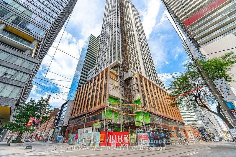 400 King Street W