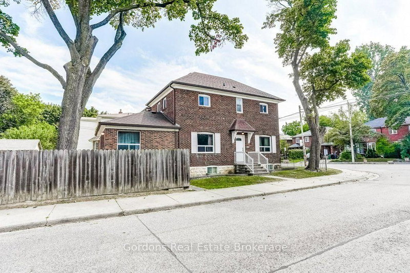 142 Lawrence Avenue W