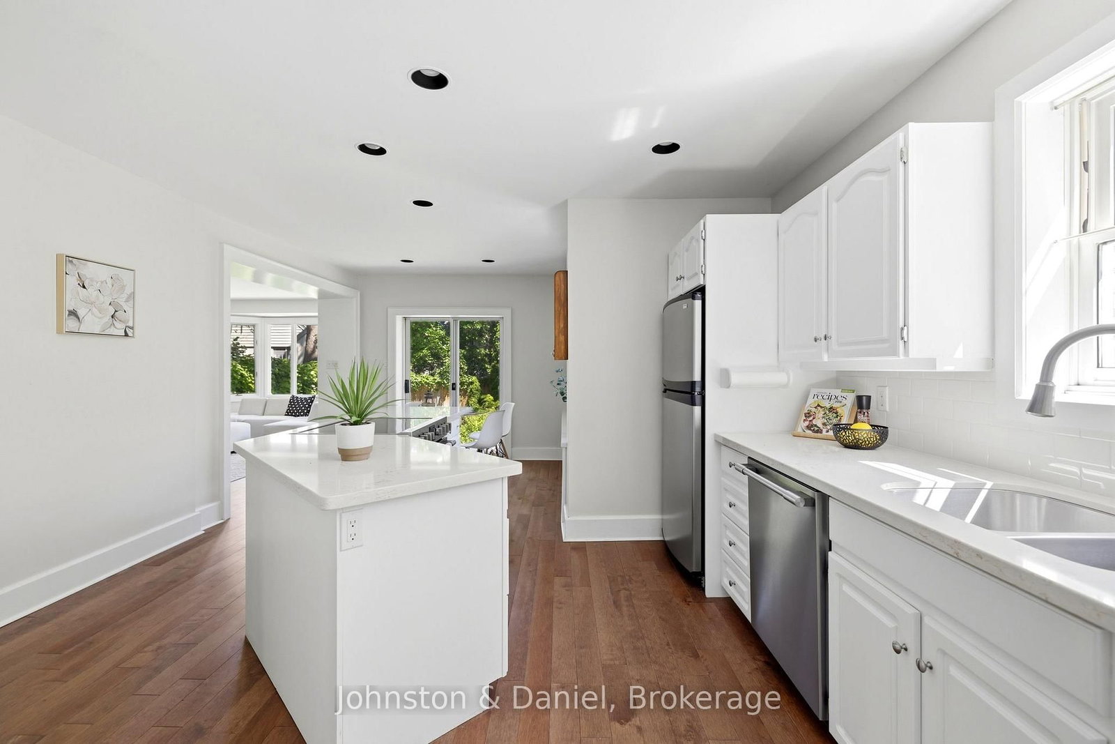 102 Ridge Drive • Toronto, ON photo 13