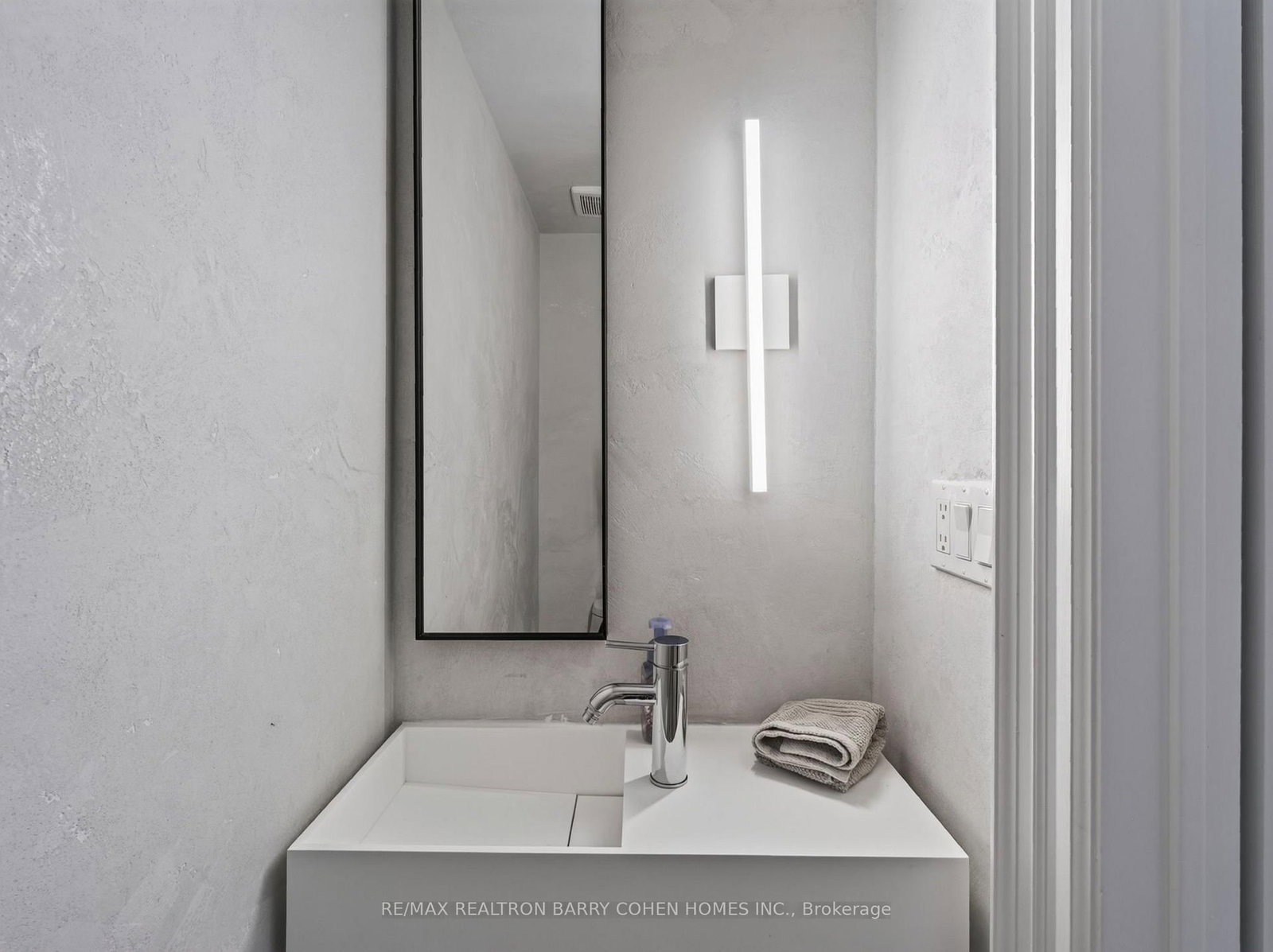 18 Joicey Boulevard • Toronto, ON photo 10