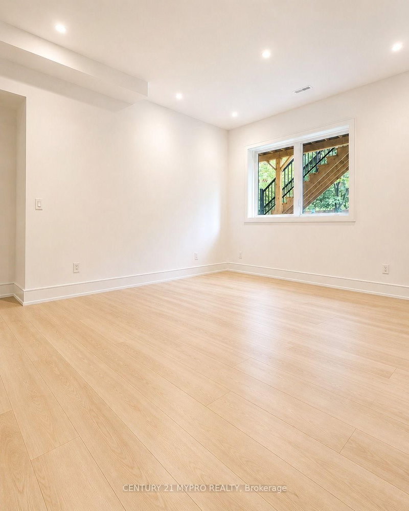 359A Greenfield Avenue