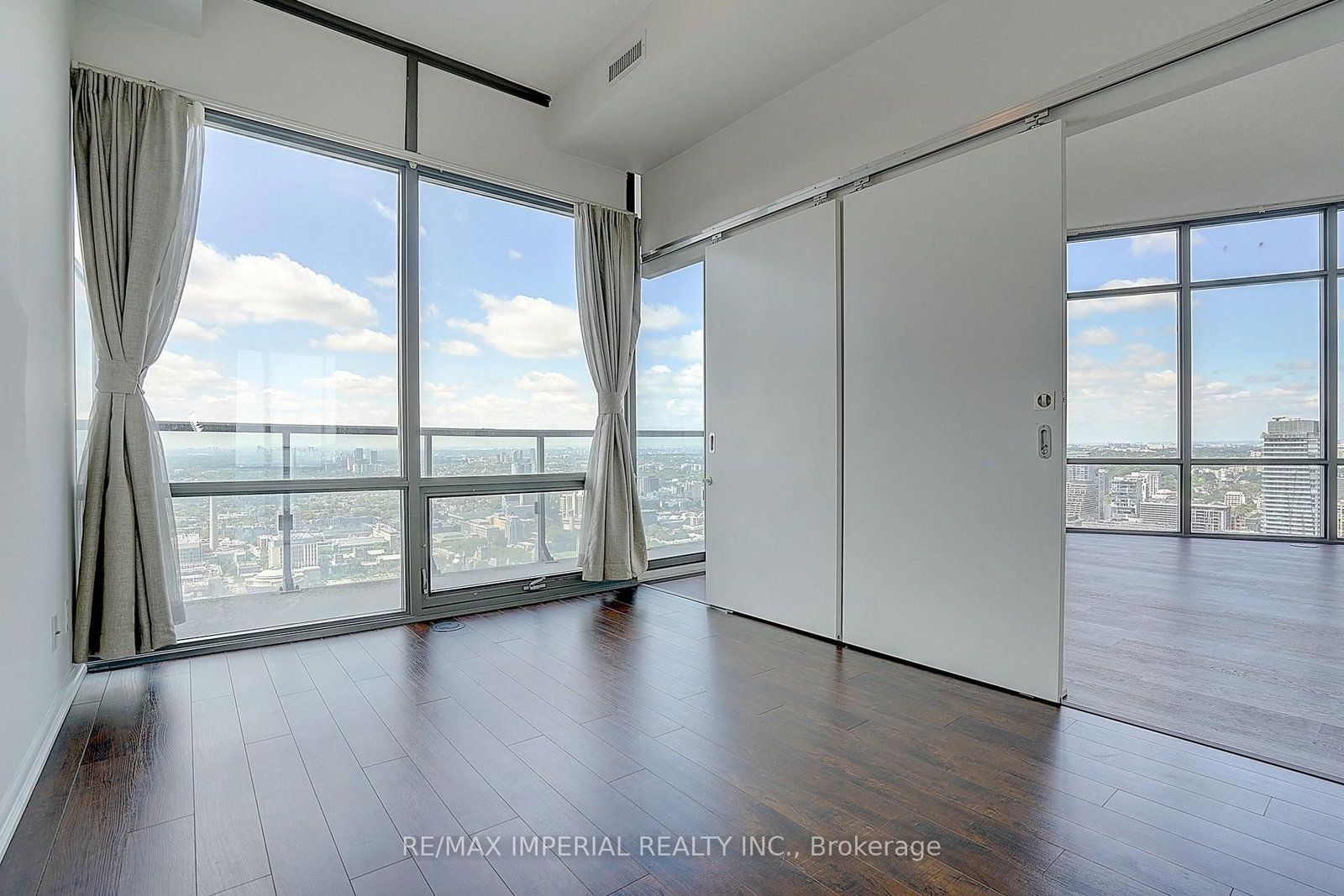 832 Bay Street • #4903 • Toronto, ON photo 19