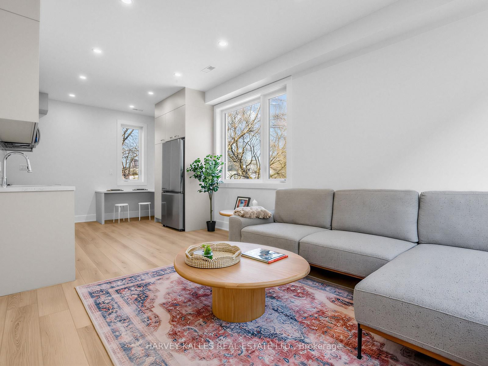 3a - 45 Bellevue Avenue, Toronto 5