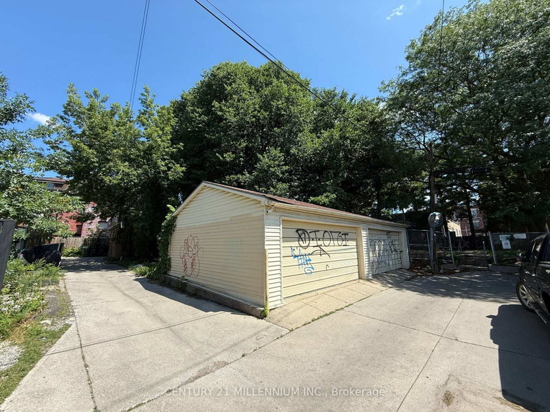 275R Lansdowne Avenue