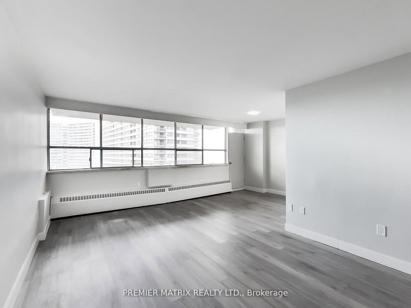 907 - 65 Thorncliffe Park Drive, Toronto 3