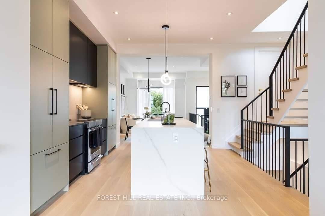 433B Deloraine Avenue • Toronto, ON photo 12