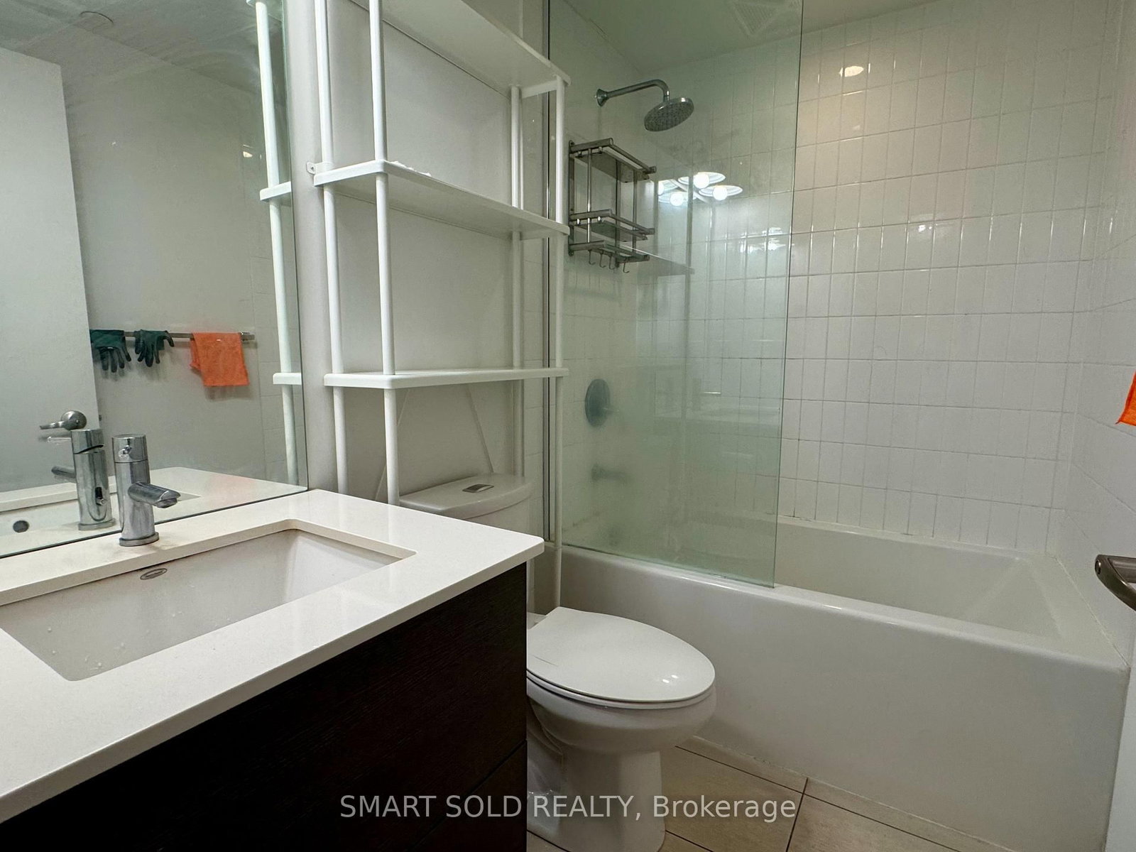 1007-210 Simcoe St, Toronto, view 11