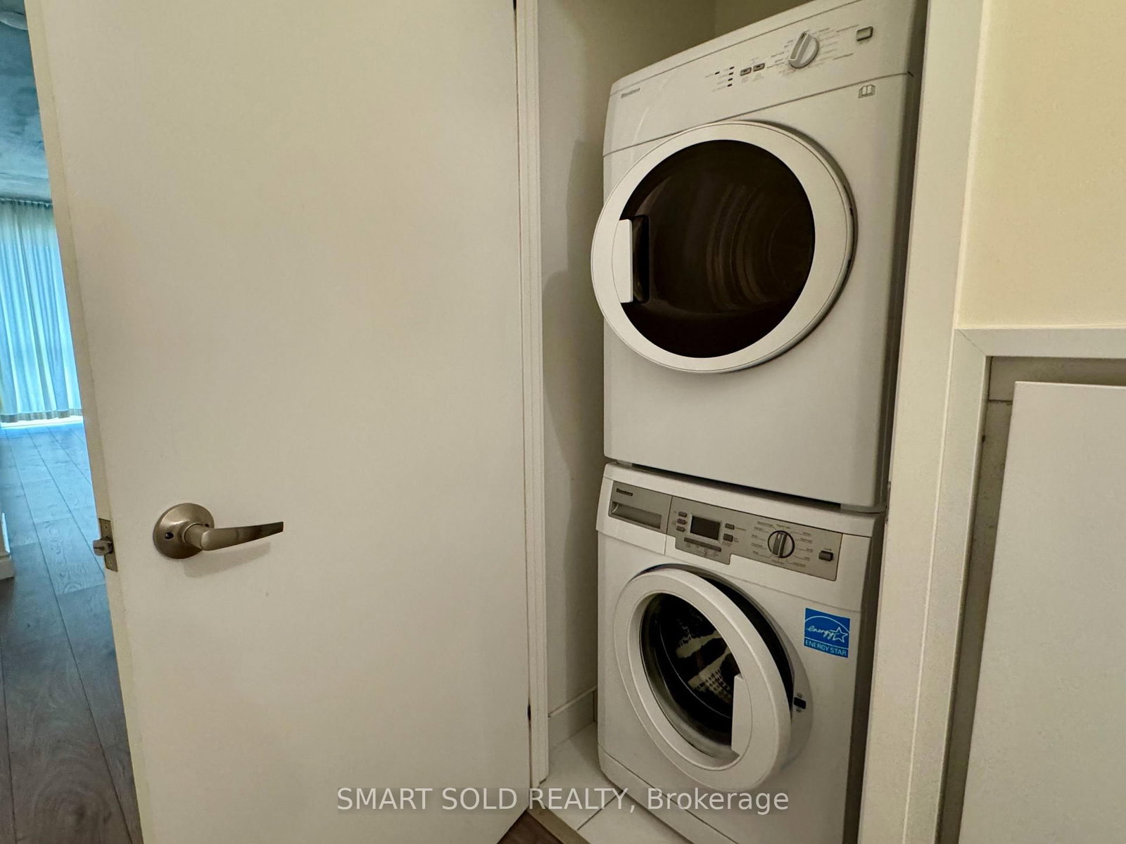 1007-210 Simcoe St, Toronto, view 12