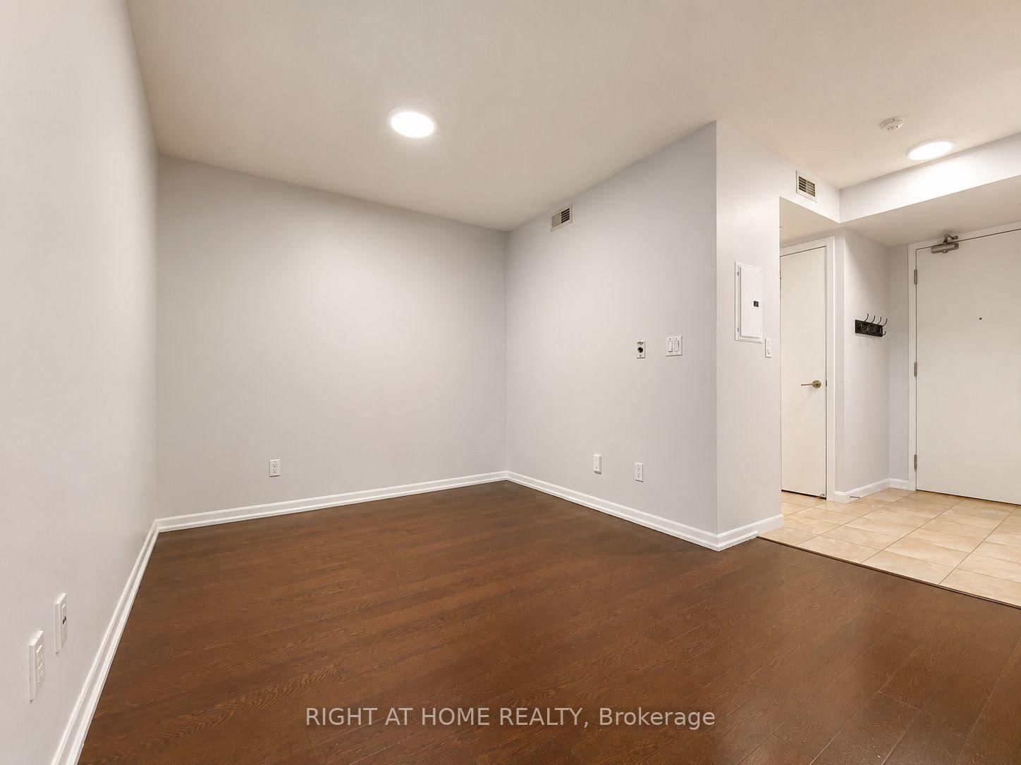 1157-209 Fort York Blvd, Toronto, view 21