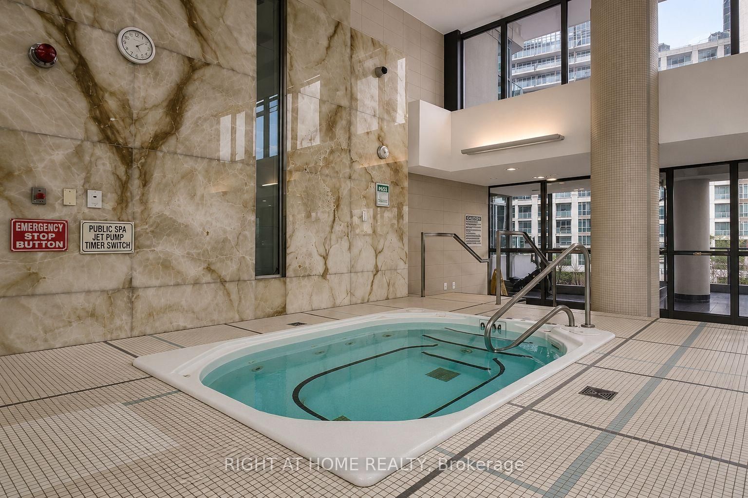 1157-209 Fort York Blvd, Toronto, view 29