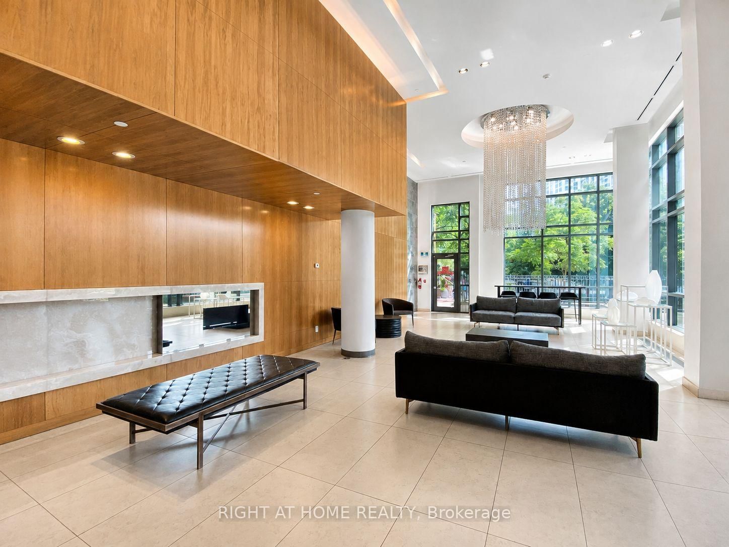 1157-209 Fort York Blvd, Toronto, view 3