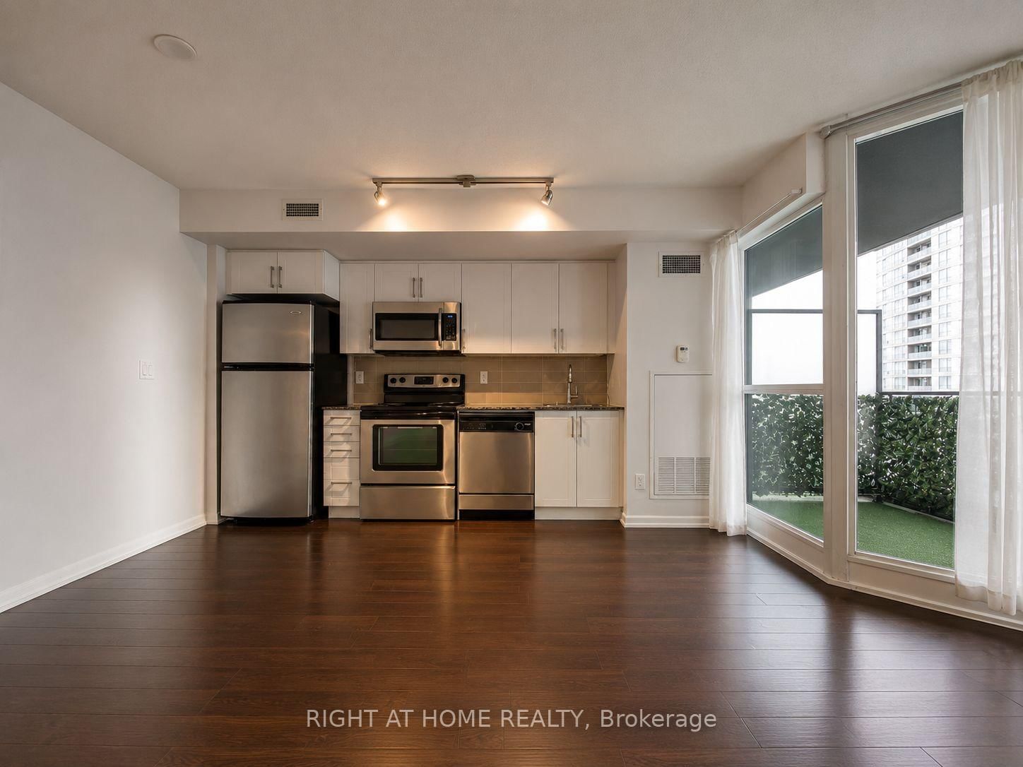 1157-209 Fort York Blvd, Toronto, view 8