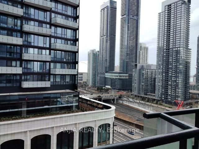 1011-480 Front St, Toronto, view 23