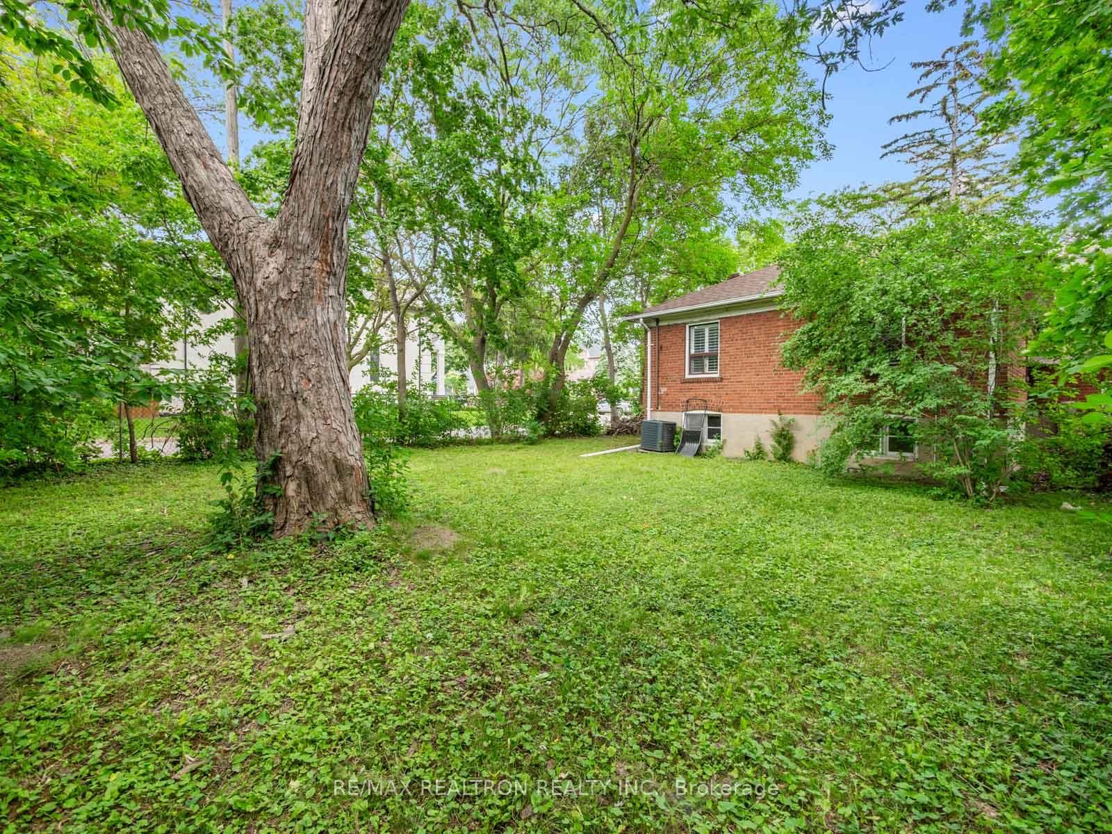 12 Graymar Avenue • Toronto, ON photo 39