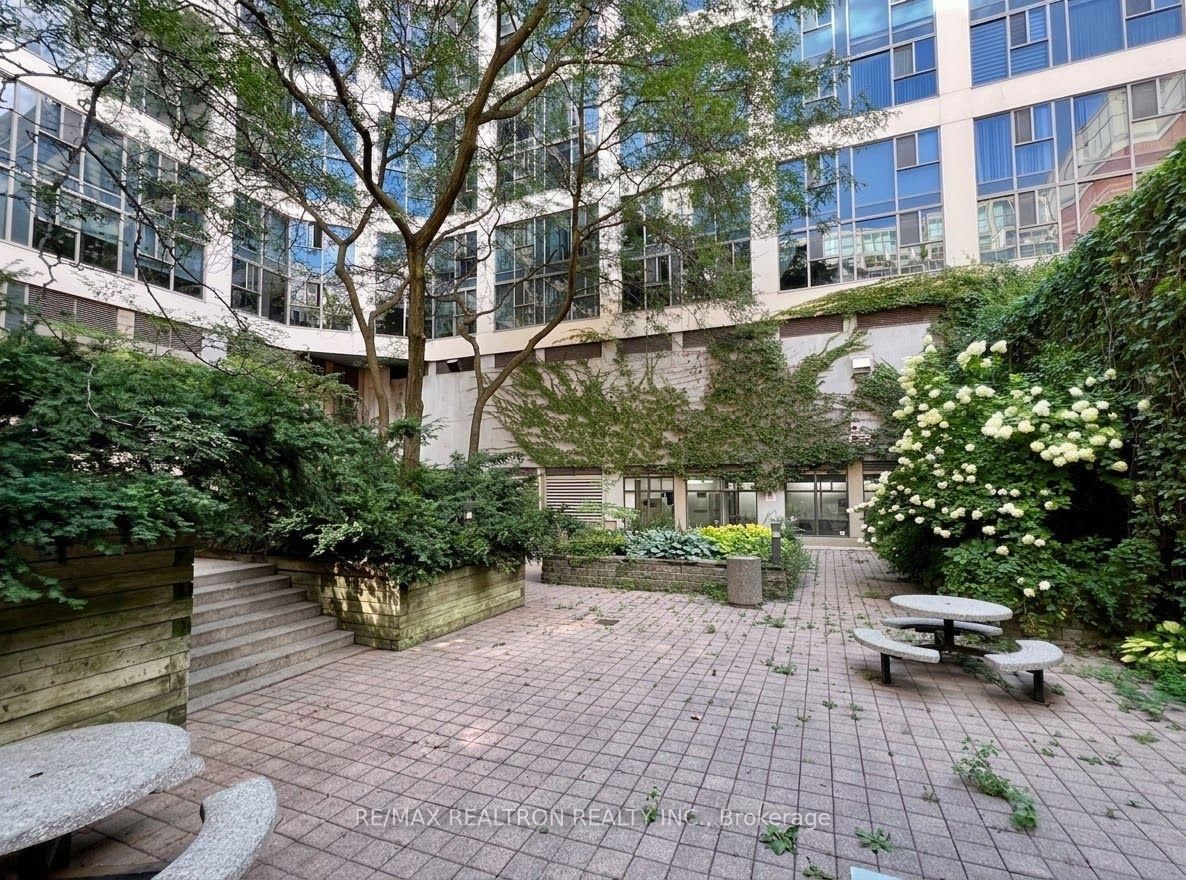 222 The Esplanade • #512 • Toronto, ON photo 18