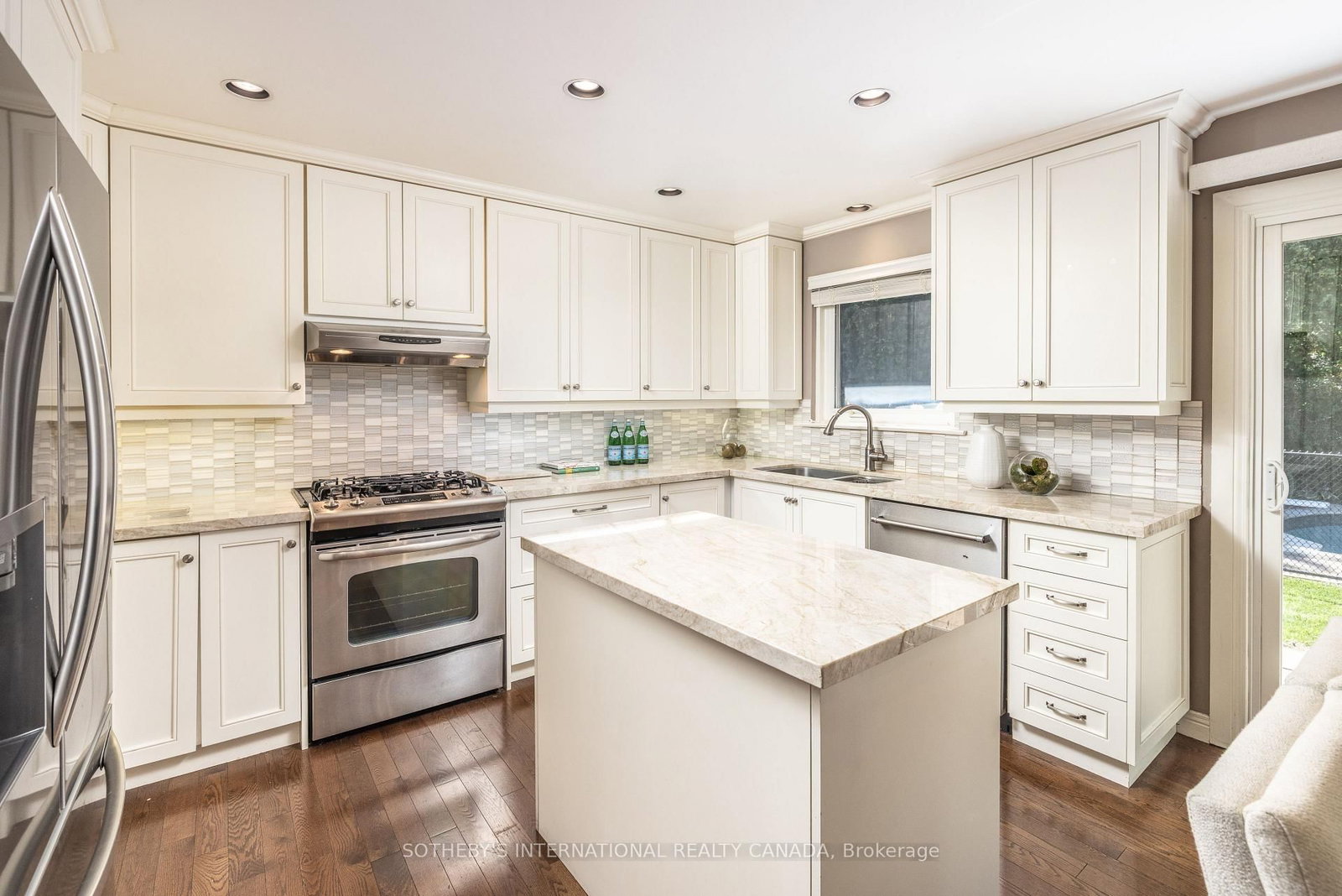 25 Gossamer Avenue • Toronto, ON photo 10