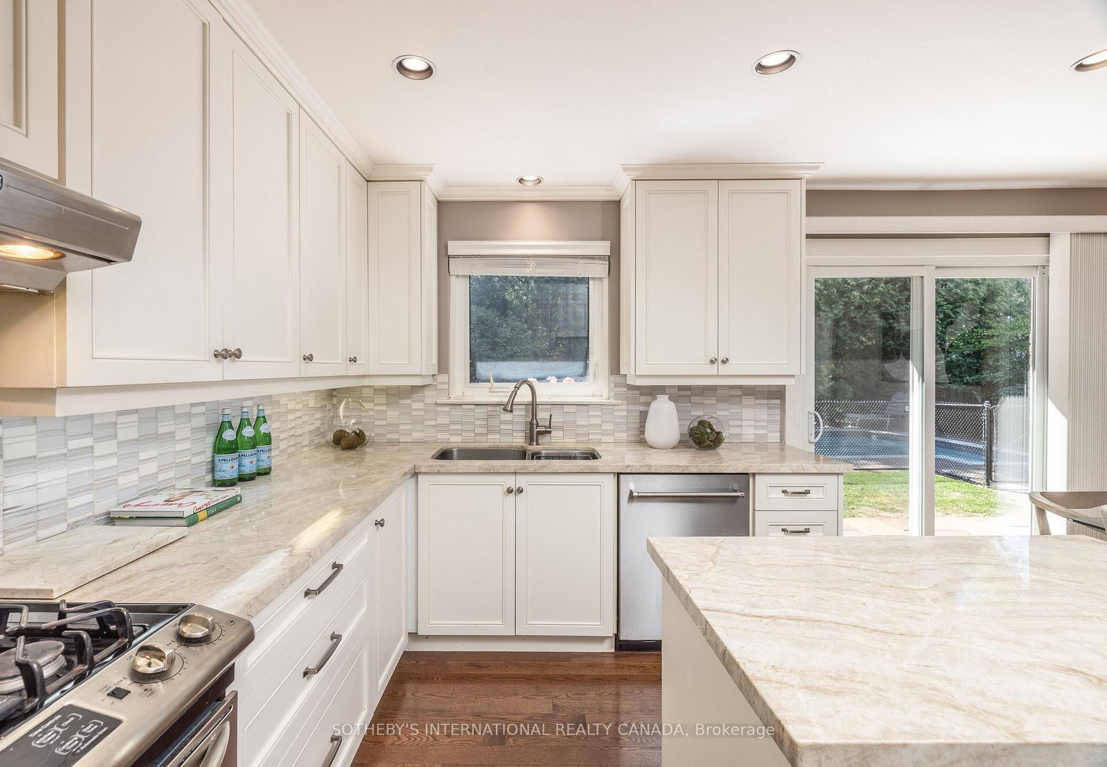 25 Gossamer Avenue • Toronto, ON photo 11